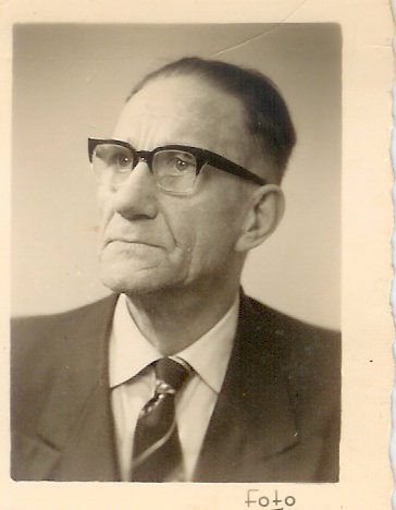 Klik voor foto in apart venster reinko_mennenga_1960_65_jaar_.jpg